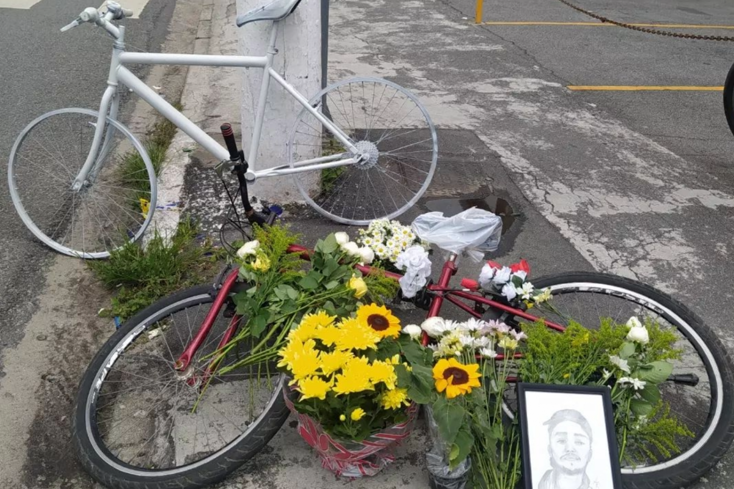 Homenagem ao ciclista Rafael Mesquita Xavier, atropelado por um ônibus na Zona Leste de São Paulo, no começo de 2023: trânsito paulista mata um ciclista por dia (Foto: Reprodução)