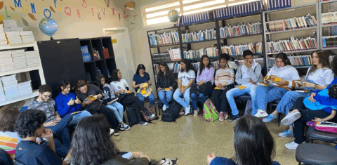 Encontro do Calangos Leitores com estudantes do ensino médio: clube de leitura no Distrito Federal conquistou alunos de escolas públicas (Foto: Divulgação)