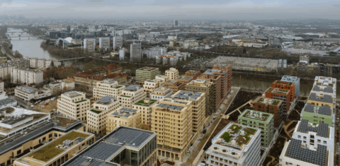 A Vila Olímpica de Paris 2024 com os painéis solares no alto dos prédios: apostas para fazer os Jogos mais sustentáveis da história recente (Foto: Divulgação / Paris 2024)