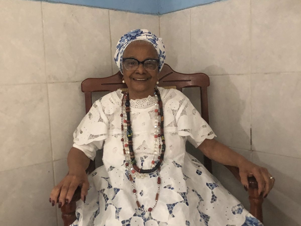 Foto Bárbara Rachel Mãe Regina Lúcia tem 83 anos, e é quem cuida do terreiro desde 1989. Foto Bárbara Rachel
