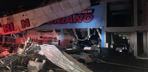 Cenário de destruição em Rio Bonito do Iguaçu: tornado violento deixou 6 mortos e mais de 700 feridos no Paraná (Foto: Corpo de Bombeiros do Paraná)