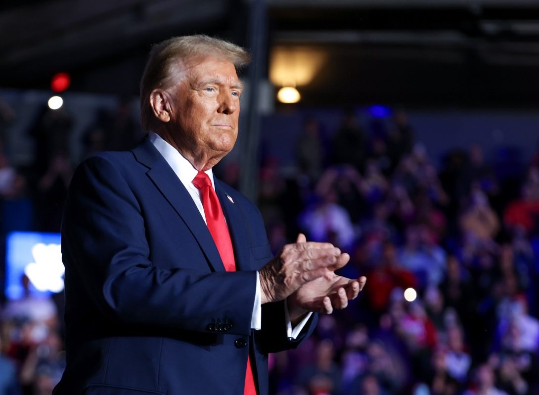 Donald Trump na reta final de campanha: negacionismo da crise climática e ameaças a financiamento internacional e a agências científicas dos EUA (Foto: Divulgação)