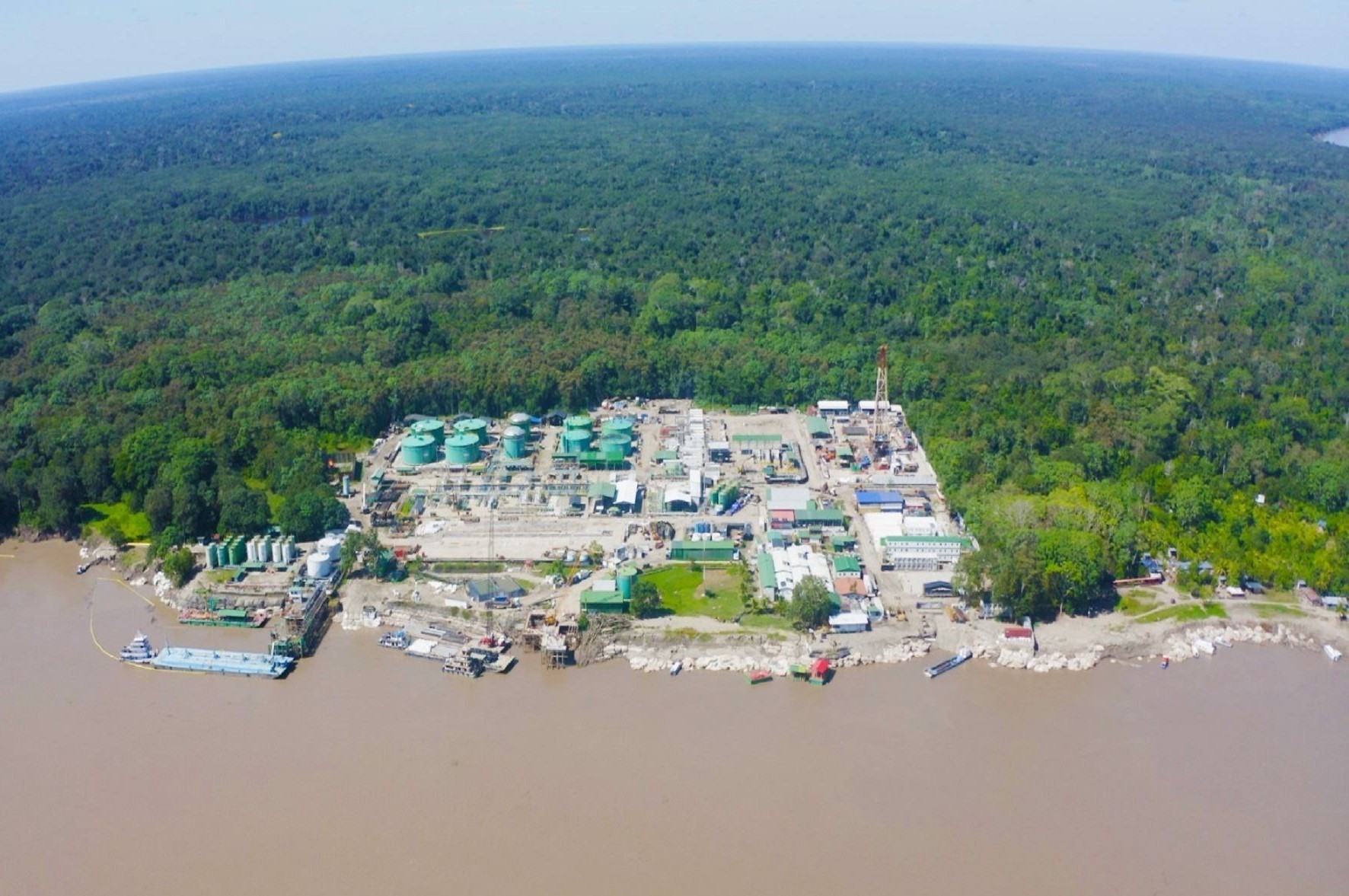 Campo de exploração de petróleo no estado de Loreto, no Peru: região sofre com seguidos vazamentos (Foto: Agencia Peru)