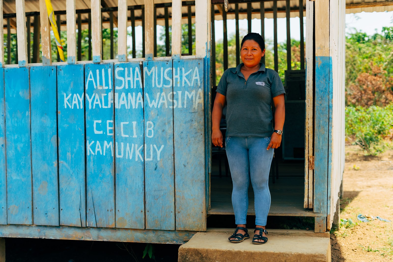 Irma Andy, única professora da comunidade de Kamunwi: sem material de ensino (Foto: Diego Lucero / InfoAmazonia)