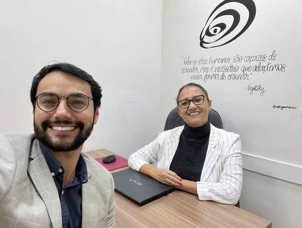 O psicólogo Sérgio Pasquarelli e a psicopedagoga Flávia de Souza: preocupação com o uso excessivo dos celulares (Foto: Arquivo Pessoal)