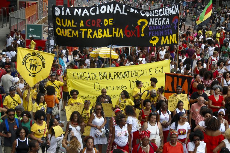 Manifestantes protestam no Dia da Consciência Negra, em São Paulo. Foto Miguel Schincariol/AFP. Novembro/2024