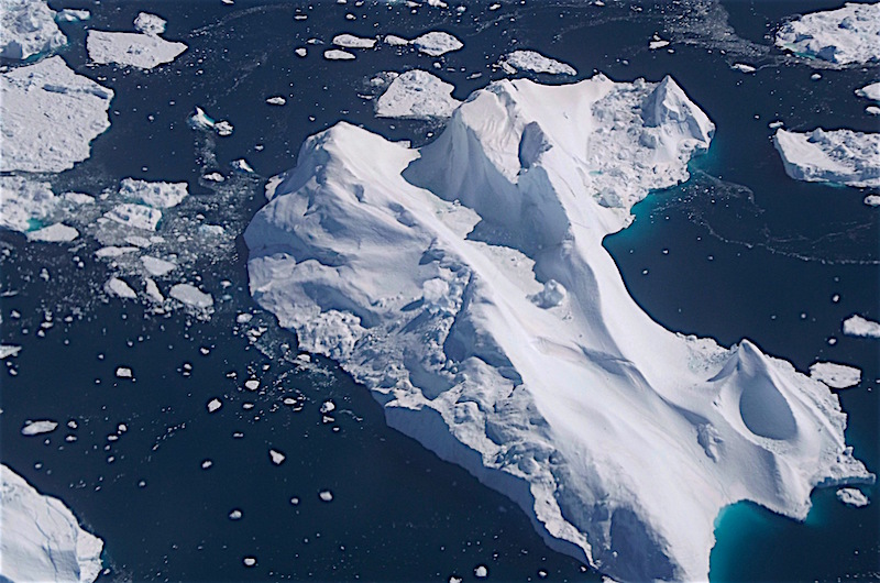 Iceberg formado pela geleira de Jakobshavn, na Groenlândia: efeitos do aquecimento global (Foto: Claudio Angelo / OC)