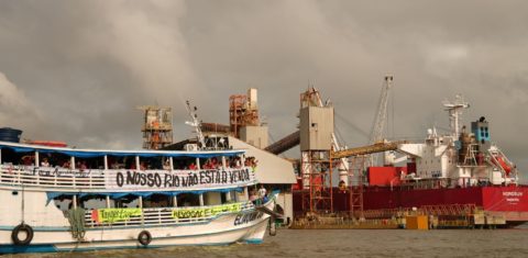 Manifestação no Tapajós contra privatização de hidrovias: indígenas celebram revogação de decreto pelo Governo Lula (Foto: Movimento Tapajós Vivo / Amazônia Real - 19/02/2026)