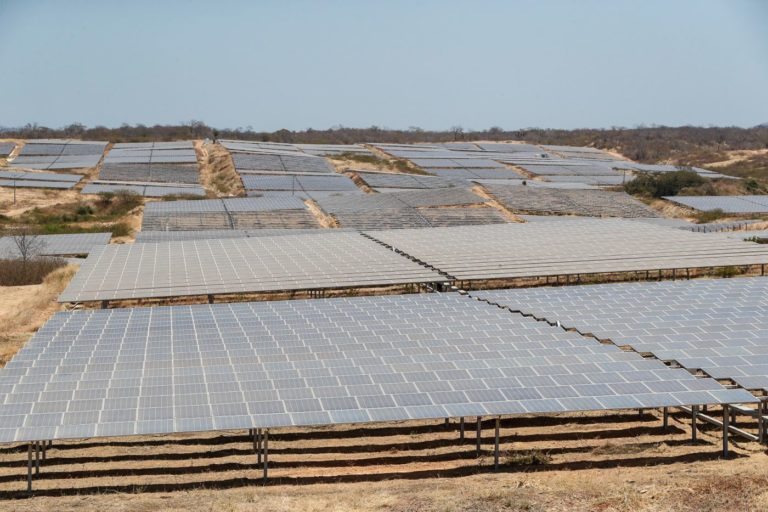 Usina de energia solar na Paraíba: cientistas cobram mapa do caminho para transição (Foto: Alan Santos / Agência Brasil - 17/09/2020)