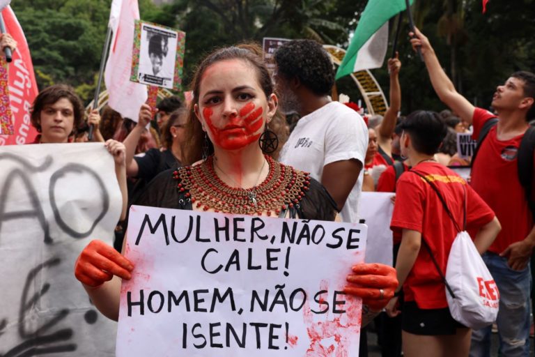 Protesto em São Paulo: pesquisa indica que a sociedade repudia violência contra a mulher, mas não identifica os mecanismos que a produzem (Foto: Rovena Rosa / Agência Brasil - 07/12/2025)