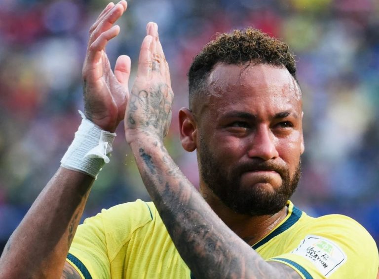 Neymar após a eliminação do Brasil da Copa do Mundo: retrato cultura que concede benevolência aos homens e cobra maturidade precoce das mulheres (Foto: Fifa)