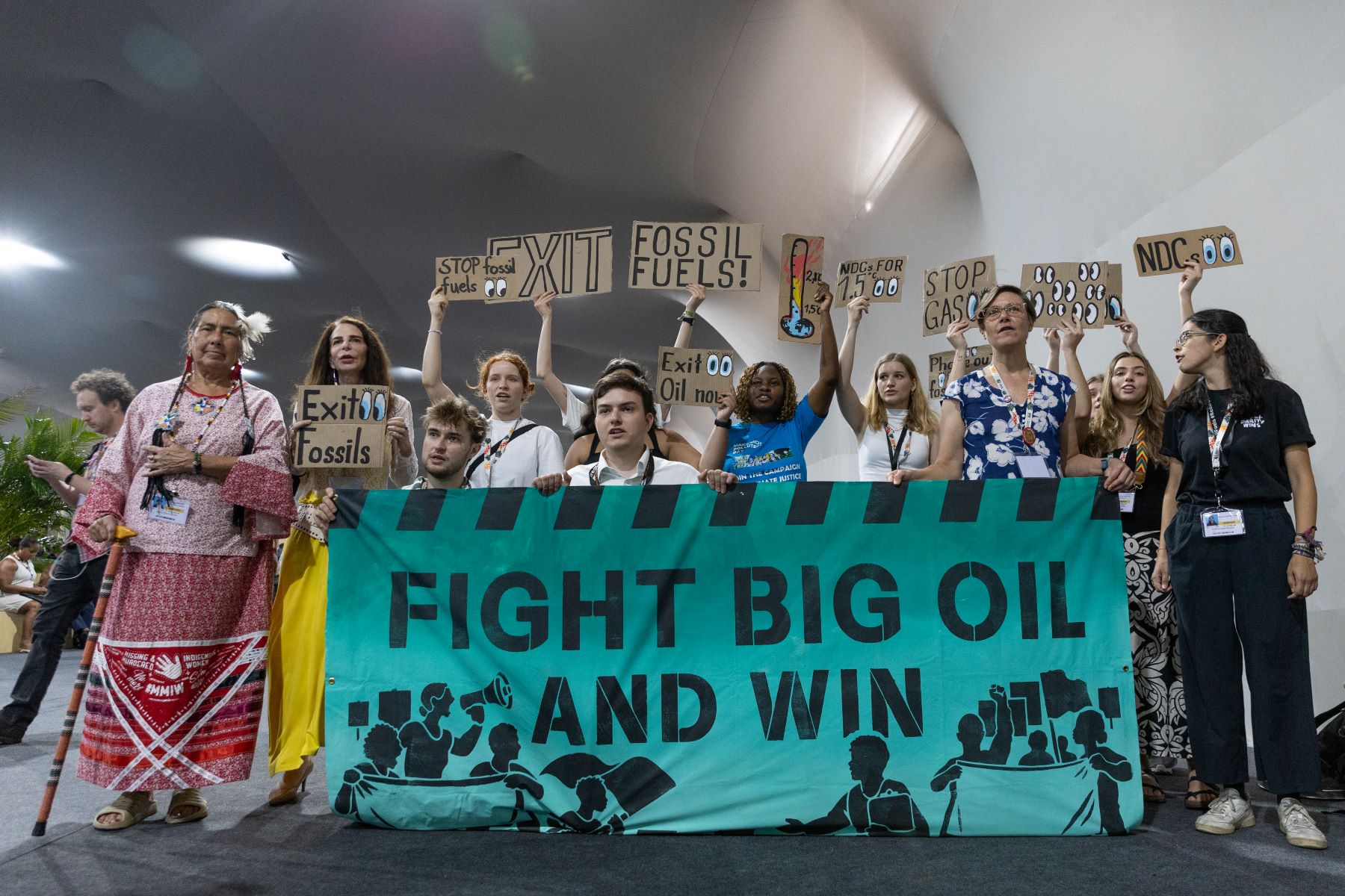 Ato pela transição para longe dos fósseis na COP30: países começam a discutir mapas do caminho (Foto: Kiara Worth / UN Climate Change - 12/11/2025)