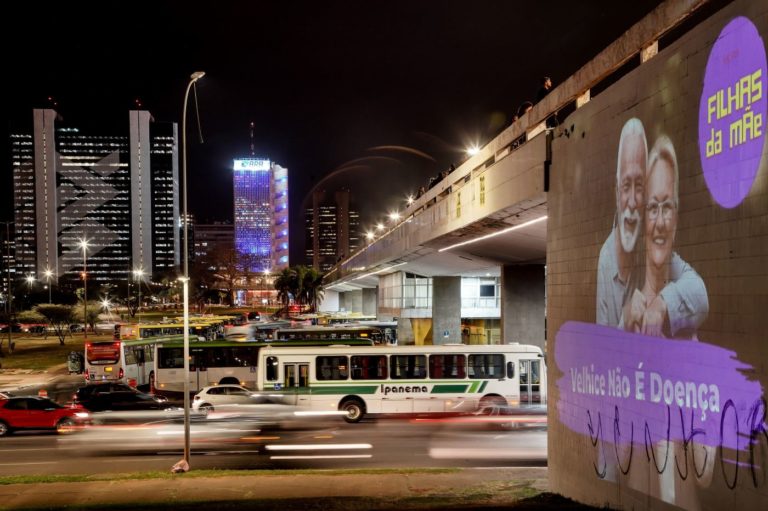 Projeção no Distrito Federal de campanha sobre idosos: envelhecimento populacional avança em todas as regiões mas Norte e Centro-Oeste estão abaixo da média nacional e Sul e Sudeste acima (Foto: Rafa Neddermeyer / Agência Brasil - 15/06/2023)