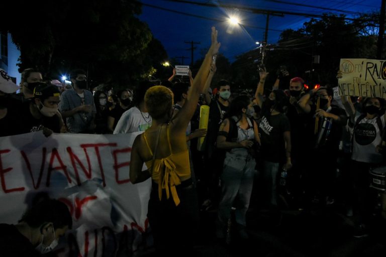 Protesto no Amapá durante apagão: sem cobertura jornalística no resto do Brasil população do estado se sentiu invisível e sem voz (Foto: Rudja Santos / Amazônia Real - 07/11/2020)