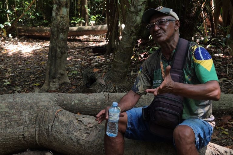 O guia turístico Antonio Carlos relembra o drama do apagão para os pequenos negócios: "Teve comerciante que fechou as portas" (Foto: Ricardo Beda)