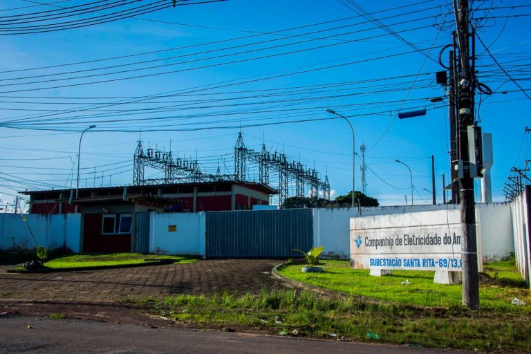 Estação da concessionária de energia elétrica do Amapá: fornecimento de energia historicamente precária com a estatal Companhia de Eletricidade do Amapá e ainda problemático após privatização (Foto: Rudja Santos / Amazônia Real - 11/04/2021)