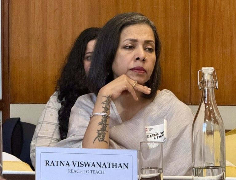 Ratna em evento na Índia: depois de 21 anos como auditora pública, trabalho na sociedade civil com empreendedorismo para mulheres e educação para crianças e jovens (Foto: Reach To Teach)