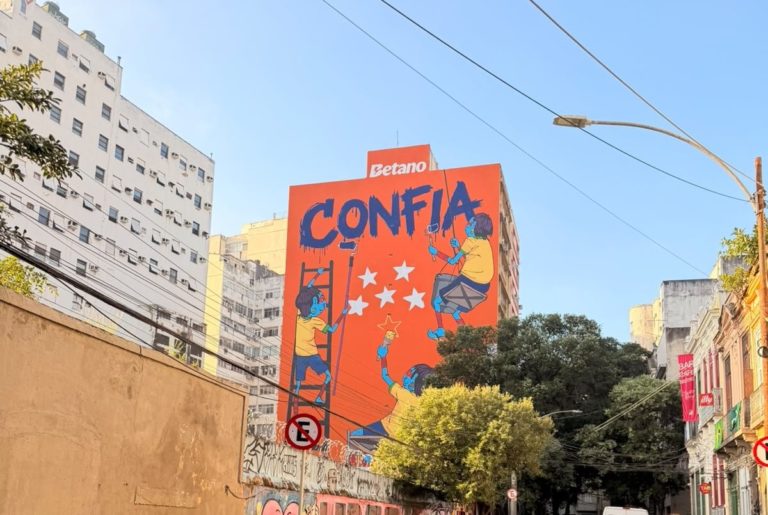 Publicidade irregular da plataforma de apostas Betano na Lapa: prefeitura do Rio proíbe propraganda de bets em espaços públicos (Foto: Prefeitura do Rio / Divulgação)
