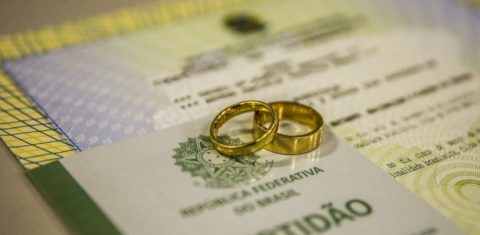 Certidão de casamento, documento em desuso: Brasil vem testemunhando redução da proporção das uniões civis e religiosas e aumento massivo das uniões consensuais (Foto: Marcello Casal Jr. / Agência Brasil - 04/03/2022)