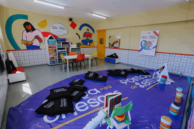 Projeto Força para Crescer: Pontos de Leitura, inaugura biblioteca comunitária no Morro Santa Marta. Foto:Divulgação/Montagem Pedro Zambarda/Drops de Jogos.